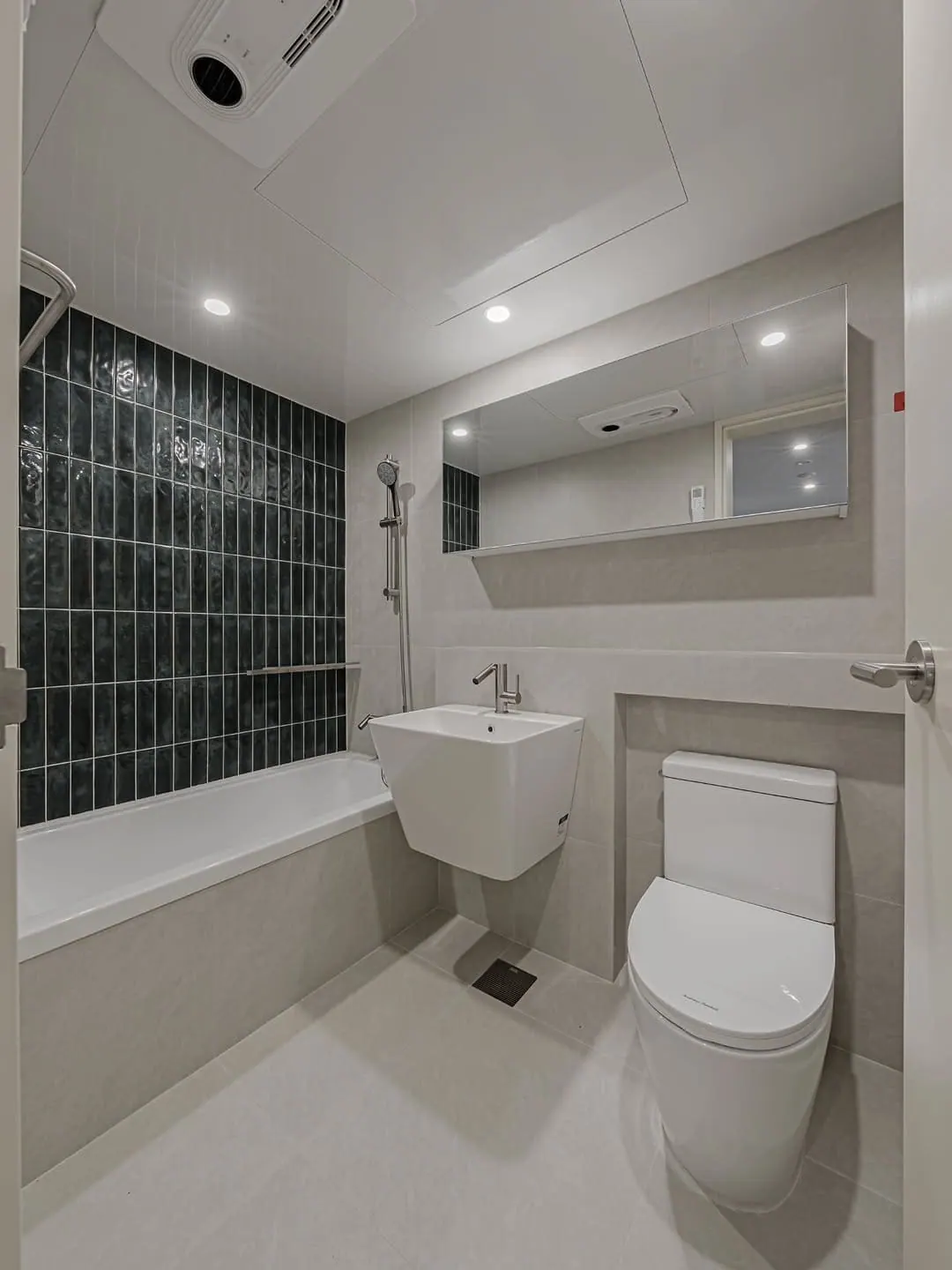 Full apartment renovation — Canary Wharf, London