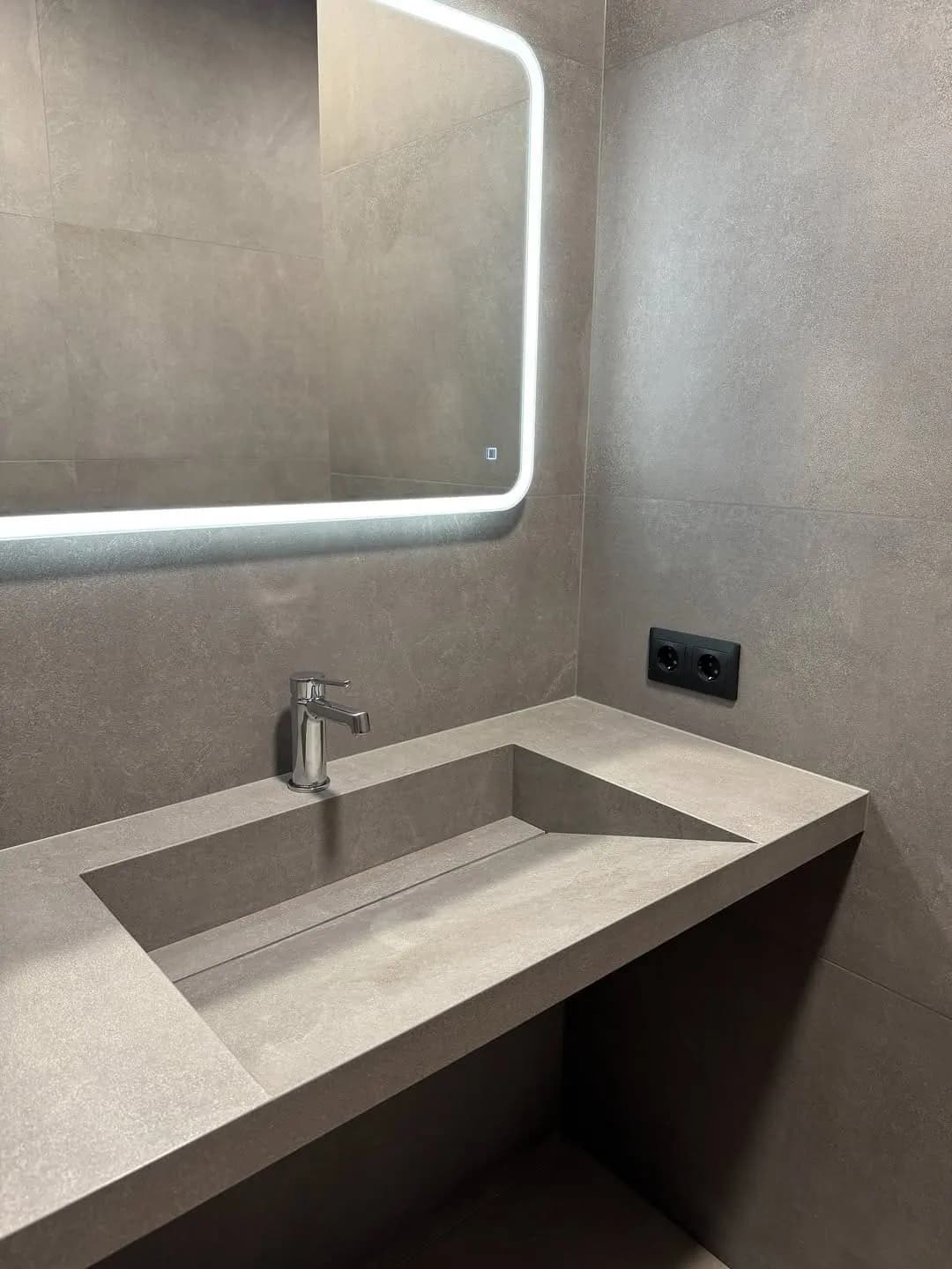 Slate-grey wet room with linear drain — Tottenham, London