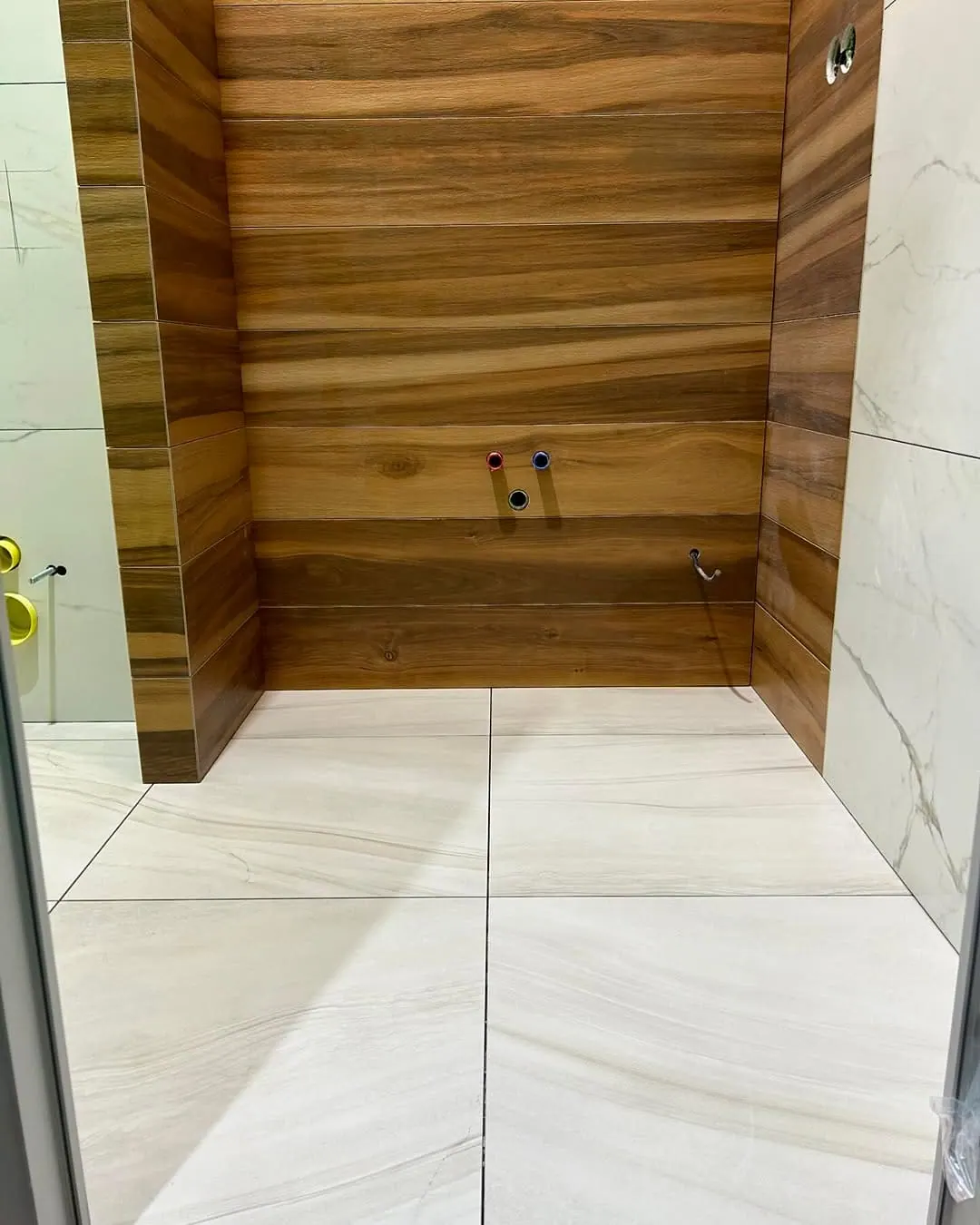 Marble & wood-effect tiling combination — Edmonton, London